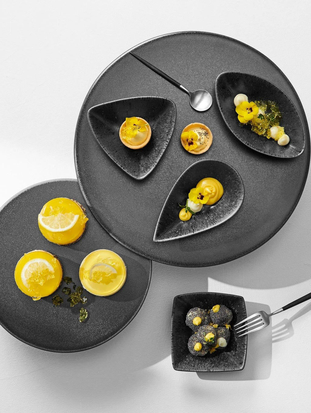 VI Grande-Nero-Tortenplatten-Schaelchen-topview-1512x_11753655-208d-4507-8daa-0a00aed7d7bb.jpg